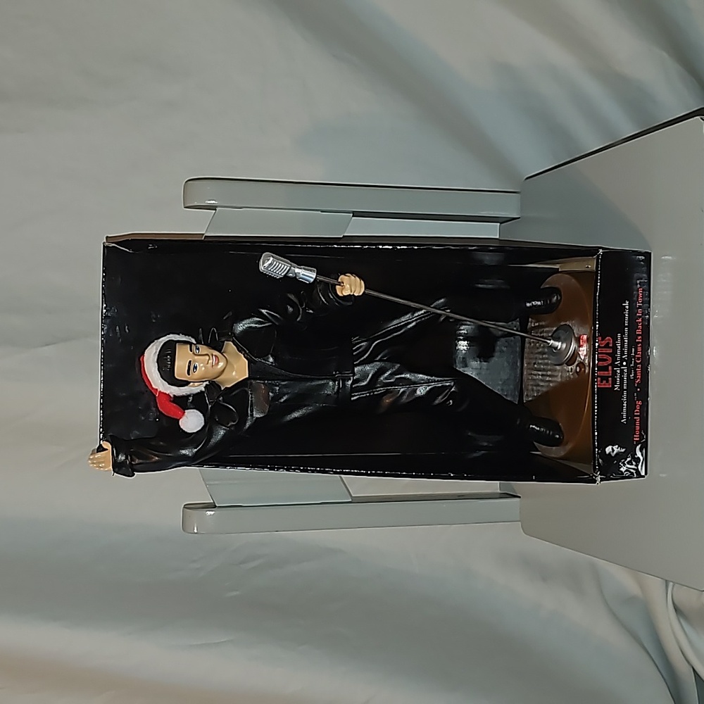 Musical and Animated Elvis figure